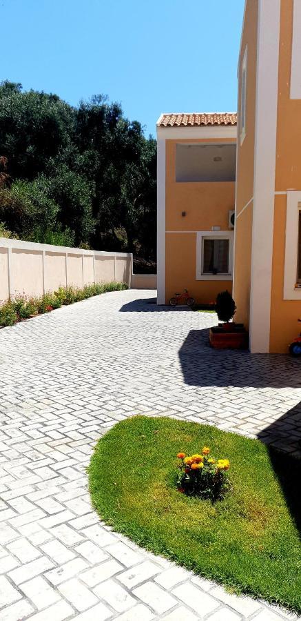Reiki Apartments Ereikoussa Exterior photo